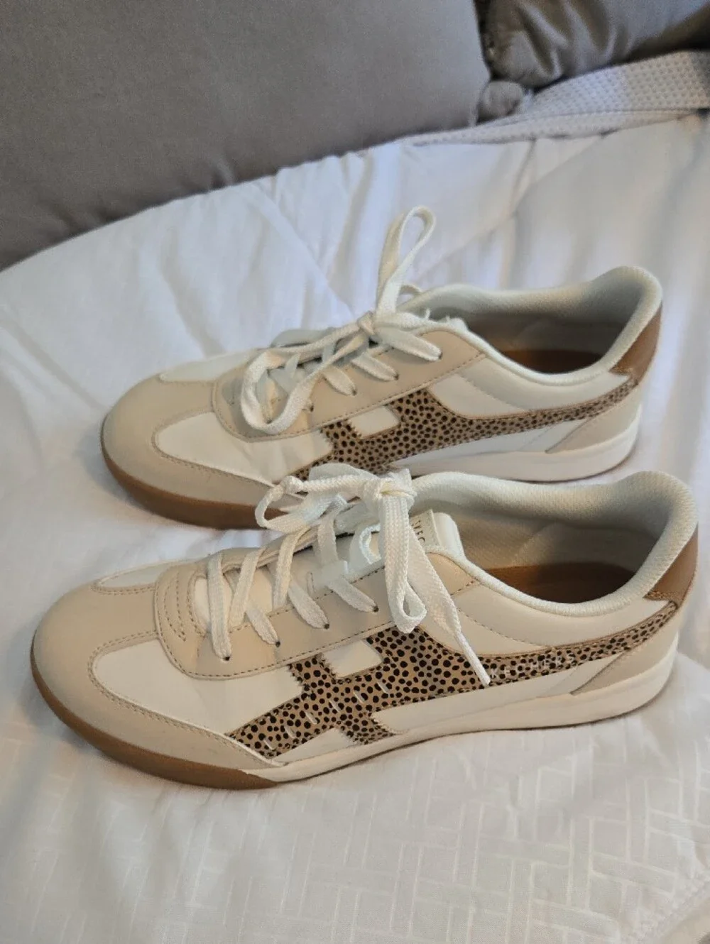 Women’s Sketchers White Leather Sneakers with Cheetah Print Accent